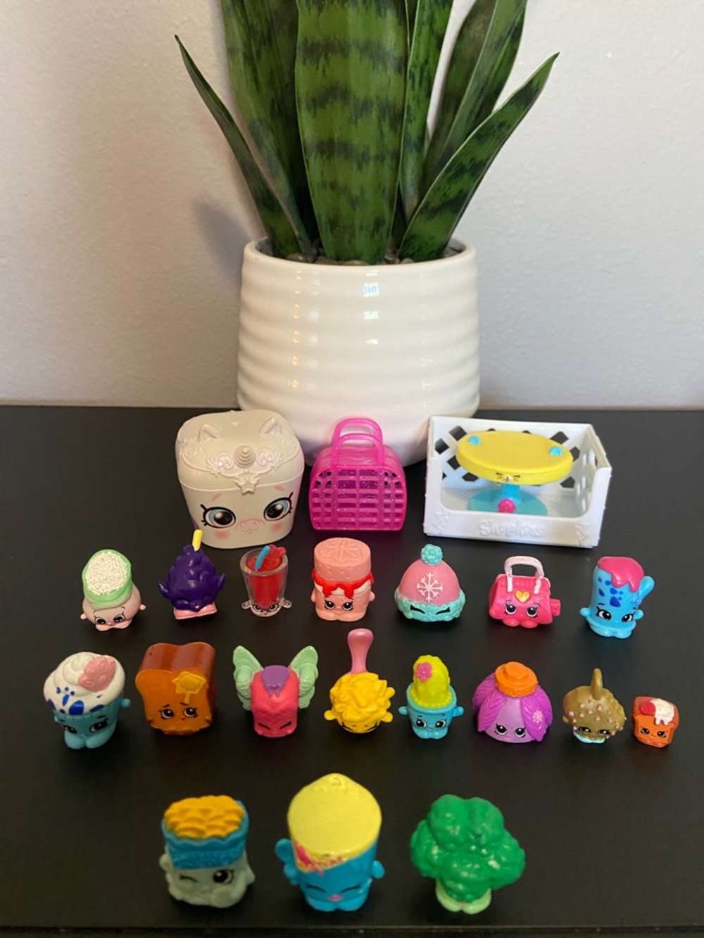 Shopkins Mini Figures - Pink Purse, White Basket & Unicorn Box (18 Shopkins)